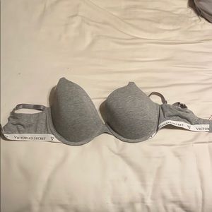 34DD barely worn VS bra!